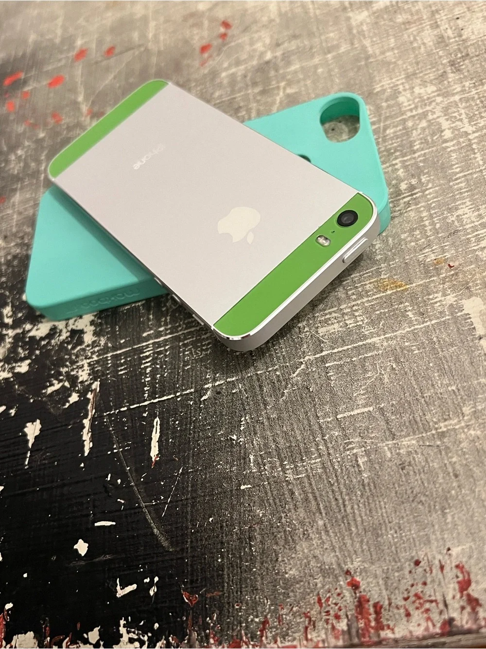 iPhone 5SE 32gb Factory Unlocked Custom Orange Mint Condition